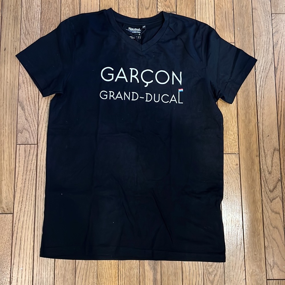 Black graphic tshirt